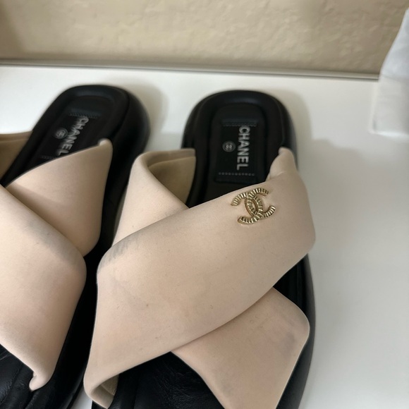 Chanel Women's Black and Cream Sandals - Picture 4 of 16